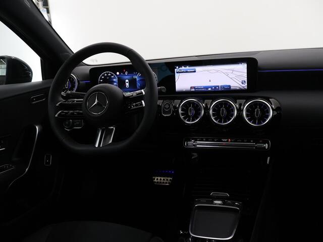 Mercedes-Benz A-KLASSE 250 e Limousine Business Solution AMG | Night | Panoramadak | Sfeerverlichting | 360 camera | 19" multispaaks |