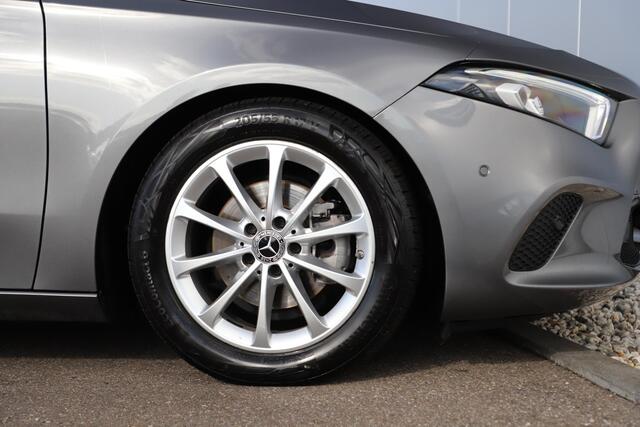 Mercedes-Benz A-KLASSE 160 Business Solution Luxury Lederen Sportstoelen Sfeerverlichting Widescreen 17 inch LMV Navigatie Carplay Achteruitrijcamera Full LED