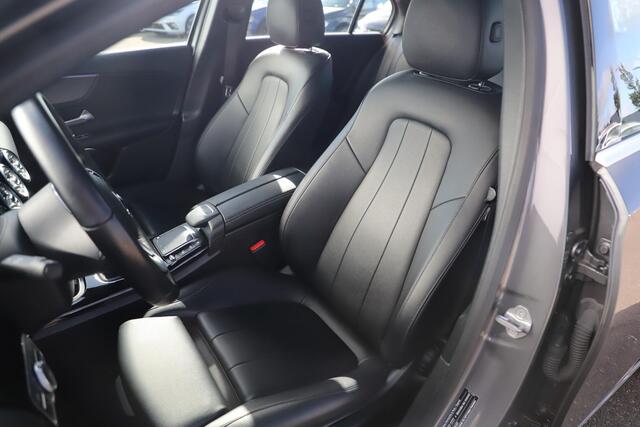 Mercedes-Benz A-KLASSE 160 Business Solution Luxury Lederen Sportstoelen Sfeerverlichting Widescreen 17 inch LMV Navigatie Carplay Achteruitrijcamera Full LED