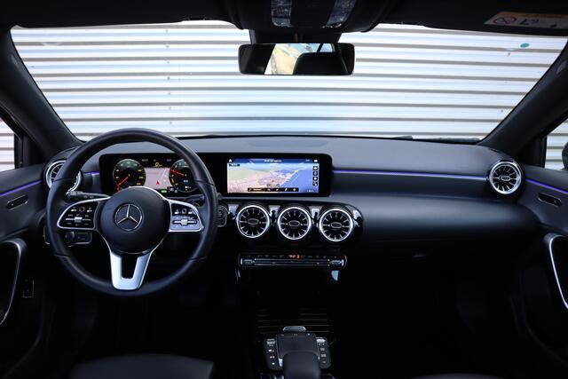 Mercedes-Benz A-KLASSE 250 e Luxury / SOH 93% / 19inch / Sfeer verlichting / Widescreen / Camera / Carplay /