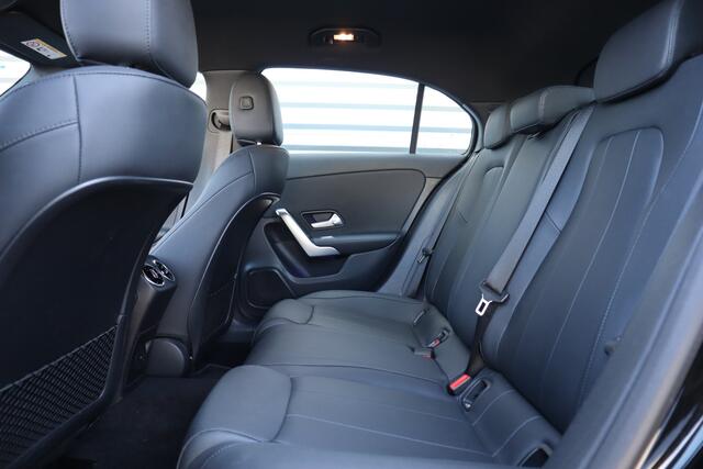 Mercedes-Benz A-KLASSE 250 e Luxury / SOH 93% / 19inch / Sfeer verlichting / Widescreen / Camera / Carplay /