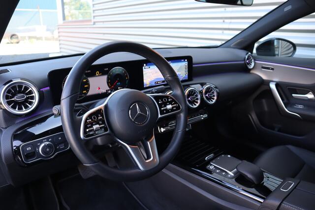 Mercedes-Benz A-KLASSE 250 e Luxury / SOH 93% / 19inch / Sfeer verlichting / Widescreen / Camera / Carplay /
