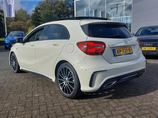 Mercedes-Benz A-KLASSE 180 122pk AMG Sport Edition | Origineel NL | Navi | Cruise | Led Koplampen | Panorama Schuifdak | Leder+Alcantara | Bluetooth Carkit+Streaming | Licht+Regensensor | Privacy Glass | 18''lm
