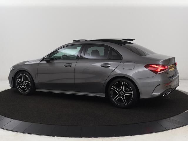Mercedes-Benz A-KLASSE 180 AMG | Panoramadak | Matrix LED | Sfeerverlichting | Keyless | Camera | Carplay | Leder/Alcantara | Memory | Keyless | Widescreen |