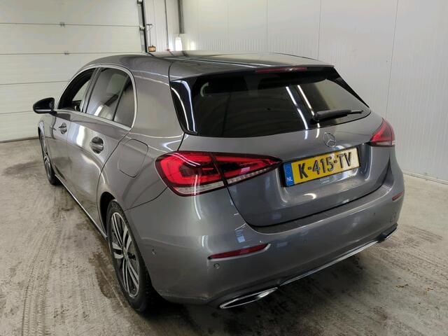 Mercedes-Benz A-KLASSE 160 Business Solution Luxury Navigatie Apple Carplay/Android Auto Camera Parkeersensoren Cruise Control Stoelverwarming Virtual Cockpit Lichtmetalen velgen Climate Control