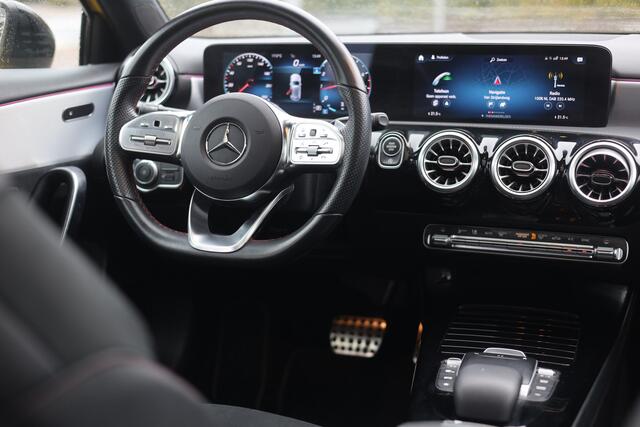 Mercedes-Benz A-KLASSE 180 AMG AUTOMAAT | PANO | CAMERA | NL AUTO