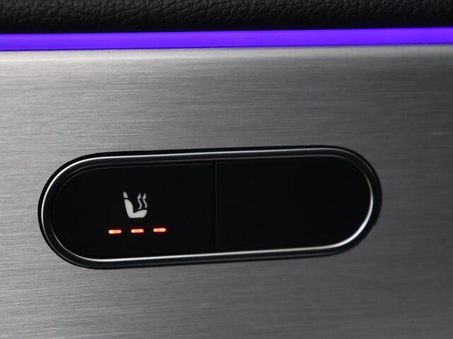 Mercedes-Benz A-KLASSE 200 AMG | Panoramadak | Trekhaak | Carplay | Adaptive cruise | Stoelverwarming | Camera | Leder/Alcantara | Navigatie | Full LED | Sfeerverlichting | Park Assist