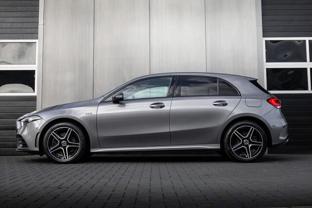 Mercedes-Benz A-KLASSE 250 e 218 pk Business Solution AMG Limited / Wide-screen/ Matrix-Led/ Camera/ Sport-Stoelen/ Stoel.Verw/ Night-Pakket/ 18'' LMV