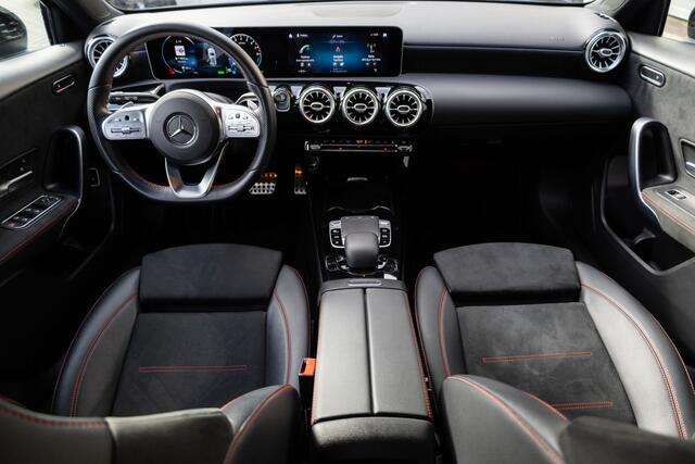 Mercedes-Benz A-KLASSE 250 e 218 pk Business Solution AMG Limited / Wide-screen/ Matrix-Led/ Camera/ Sport-Stoelen/ Stoel.Verw/ Night-Pakket/ 18'' LMV