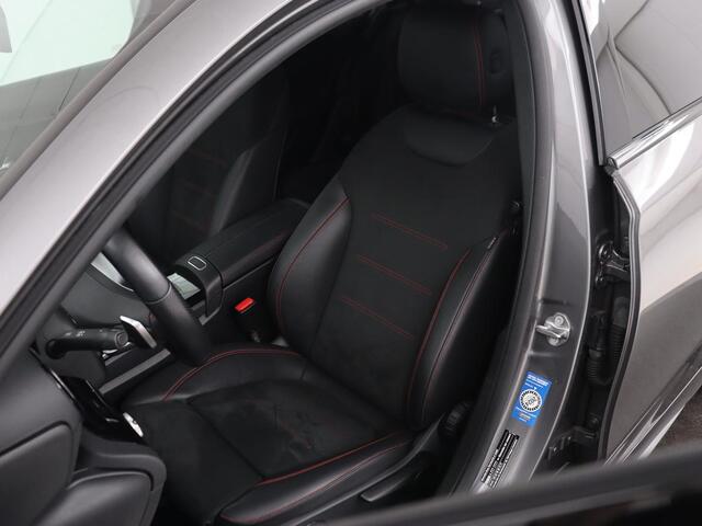 Mercedes-Benz A-KLASSE 250e AMG | Stoelverwarming | Carplay | Camera | Leder/Alcantara | Sfeerverlichting | Park Assist | Widescreen | Full LED | Dodehoek detectie | PHEV | Plug In