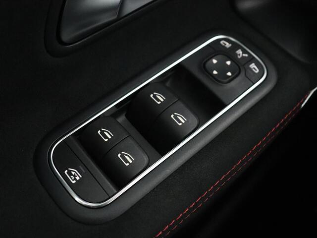 Mercedes-Benz A-KLASSE 250e AMG | Stoelverwarming | Carplay | Camera | Leder/Alcantara | Sfeerverlichting | Park Assist | Widescreen | Full LED | Dodehoek detectie | PHEV | Plug In