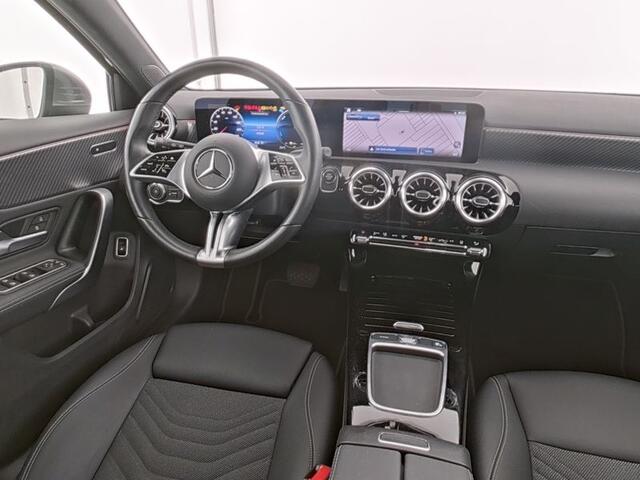 Mercedes-Benz A-KLASSE 250 e Plug-In Hybride Sfeerverlichting | Achteruitrijcamera | Ledkoplampen | Stuur en Stoelverwarming. Inclusief 24 maanden MB Certified garantie voor Europa.