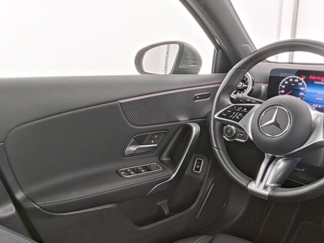 Mercedes-Benz A-KLASSE 250 e Plug-In Hybride Sfeerverlichting | Achteruitrijcamera | Ledkoplampen | Stuur en Stoelverwarming. Inclusief 24 maanden MB Certified garantie voor Europa.