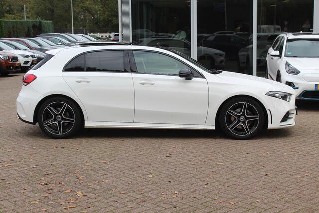 Mercedes-Benz A-KLASSE 200 Business Solution AMG / Panoramadak / Camera / Leder&Alcantara / 18'' / Stoelverwarming / LED / DAB / Cruise Control
