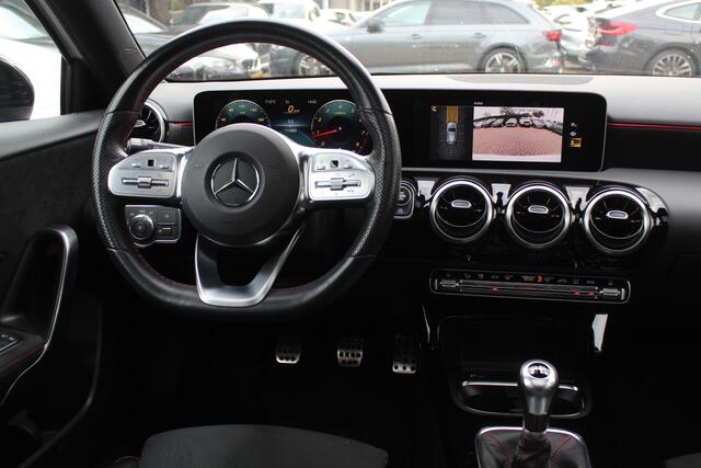 Mercedes-Benz A-KLASSE 200 Business Solution AMG / Panoramadak / Camera / Leder&Alcantara / 18'' / Stoelverwarming / LED / DAB / Cruise Control