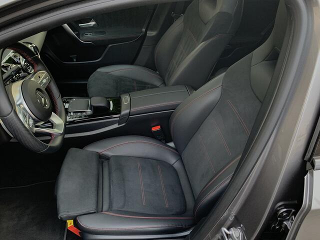 Mercedes-Benz A-KLASSE 180 AMG Aut Panoramadak Nightpakket Widescreen AmbientLight SportLeder Led Camera 18" Pdc