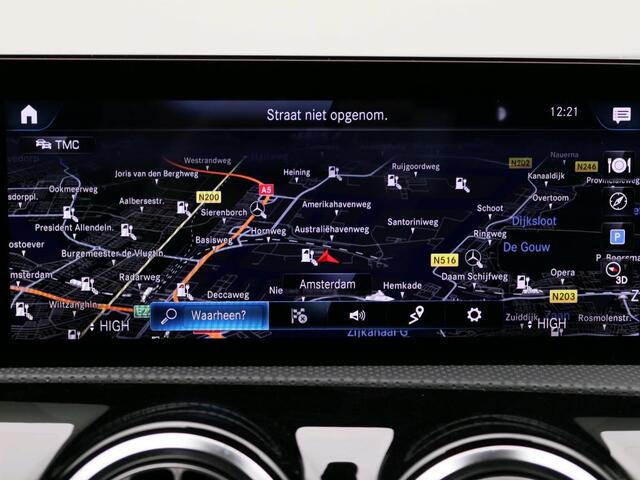 Mercedes-Benz A-KLASSE 250 e AMG Nightpakket | Sfeerverlichting | Car PLay | Dode Hoek Ass | Stoelverwarming | Parkeerpakket met Camera | Ledkoplampen | Achteruitrijcamera. Inclusief 24 maanden Mercedes-Benz Certified garantie voor Europa.