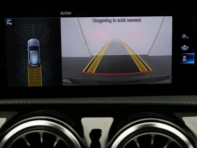 Mercedes-Benz A-KLASSE 250 e AMG Nightpakket | Sfeerverlichting | Car PLay | Dode Hoek Ass | Stoelverwarming | Parkeerpakket met Camera | Ledkoplampen | Achteruitrijcamera. Inclusief 24 maanden Mercedes-Benz Certified garantie voor Europa.