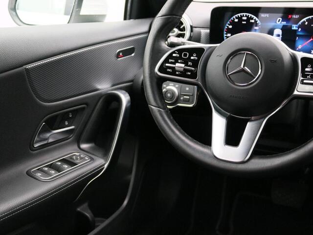 Mercedes-Benz A-KLASSE 180 Business Solution Luxury Sfeerverlichting | Achteruitrijcamera | Ledkoplampen | Stoelverwarming | MBUX Augmented reality voor navigatie. Inclusief 24 maanden MB Certified garantie voor Europa.