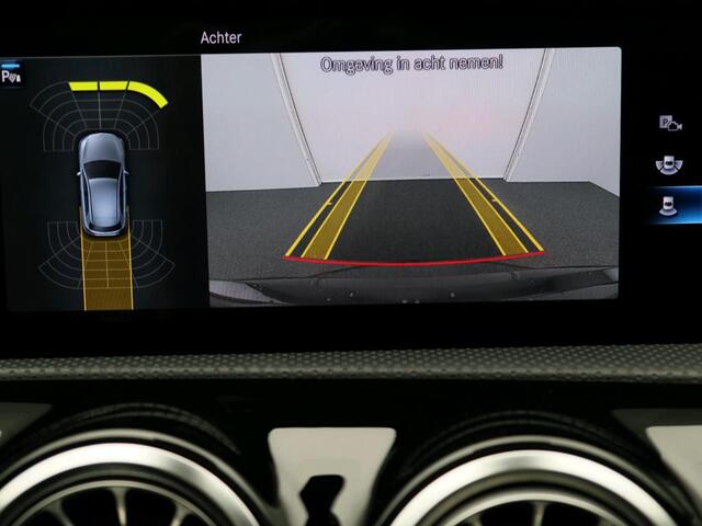 Mercedes-Benz A-KLASSE 180 Business Solution AMG AMG Line | Night Pakket | Panorama Schuif-Kanteldak | Sfeerverlichting | MultiBeam koplampen | Memory Voorstoelen. Inclusief 24 maanden MB Certified garantie voor Europa.