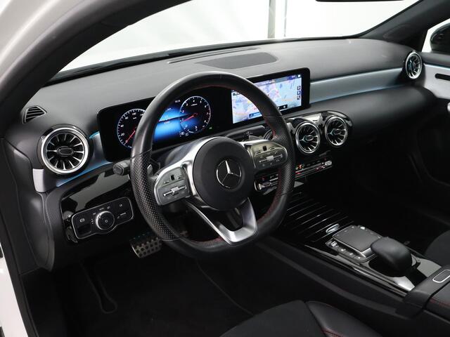Mercedes-Benz A-KLASSE 180 Business Solution AMG | Night | Panoramadak | Stoelverwarming | Sfeerverlichting |