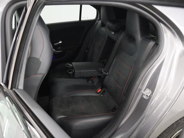 Mercedes-Benz A-KLASSE 180 AMG Line | Panoramadak | Night pakket | Premium pakket | Getint glas |