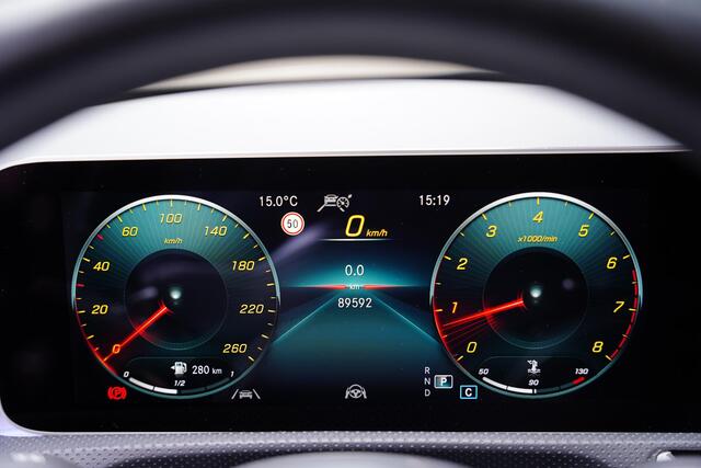 Mercedes-Benz A-KLASSE 220 Premium Plus AMG , Panorama, Leder, 360 Camera, 19 Inch, Adaptive