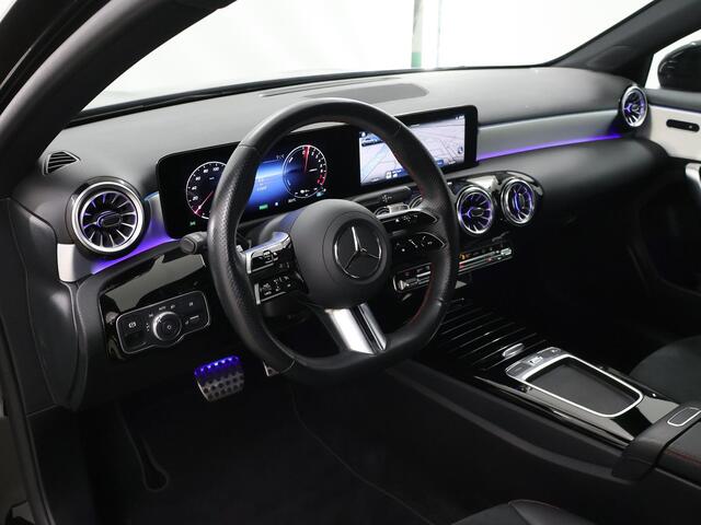 Mercedes-Benz A-KLASSE 250 e AMG Line | Night pakket | Stoelverwarming | Achteruitrijcamera | Keyless |