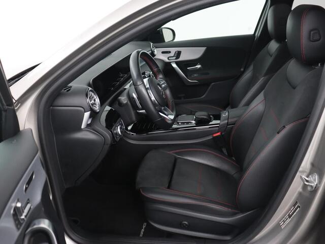 Mercedes-Benz A-KLASSE 250e AMG | Panoramadak | Trekhaak | Memory | Matrix LED | Sfeerverlichting | Leder/Alcantara | Stoelverwarming | Keyless | Camera | Navigatie | Widescreen | PHEV | Plug In