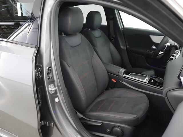 Mercedes-Benz A-KLASSE Limousine 250 e Business Solution AMG | Panoramadak | Night pakket | 19 Inch AMG | DAB+ | Trekhaak