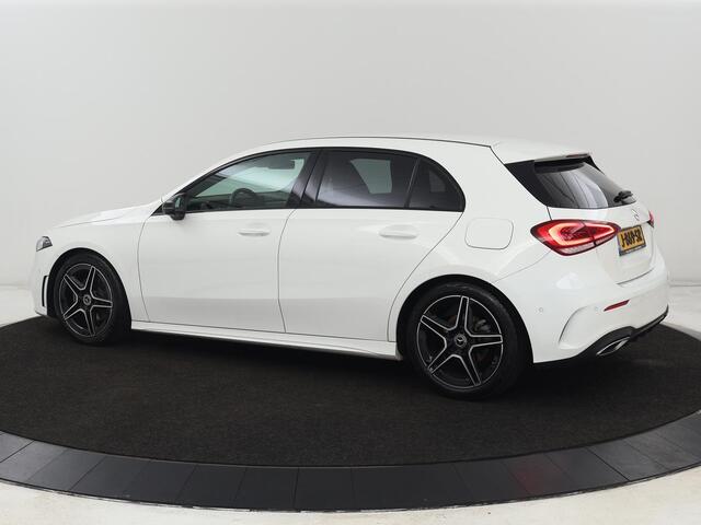 Mercedes-Benz A-KLASSE 180 AMG | 66.100km NAP | Stoelverwarming | Camera | Sfeerverlichting | Leder/Alcantara | Navigatie | Full LED | Park Assist | Widescreen