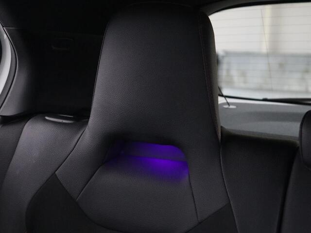 Mercedes-Benz A-KLASSE 180 AMG | 66.100km NAP | Stoelverwarming | Camera | Sfeerverlichting | Leder/Alcantara | Navigatie | Full LED | Park Assist | Widescreen