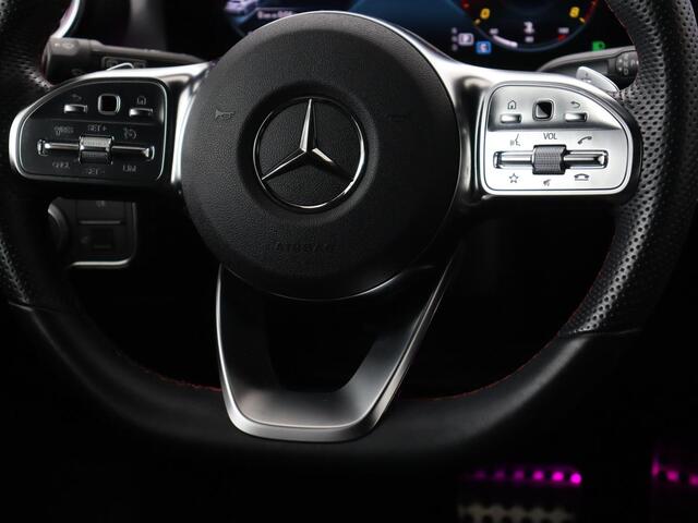 Mercedes-Benz A-KLASSE 180 AMG | 66.100km NAP | Stoelverwarming | Camera | Sfeerverlichting | Leder/Alcantara | Navigatie | Full LED | Park Assist | Widescreen