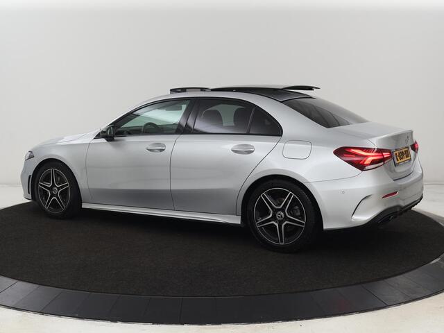 Mercedes-Benz A-KLASSE 200 AMG | Panoramadak | Carplay | Memory | Matrix LED | Leder/Alcantara | Keyless | Sfeerverlichting | Camera | Park Assist | Navigatie | Widescreen