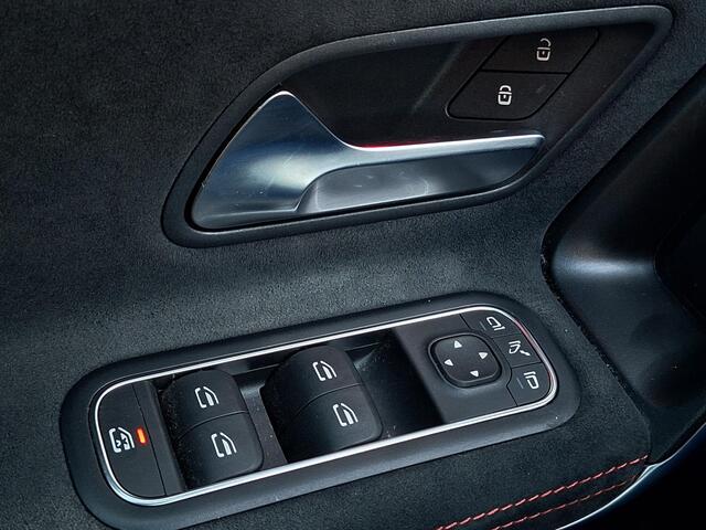 Mercedes-Benz A-KLASSE 250 e AMG Line | Premium | Night pakket | Panoramadak | Achteruitrijcamera | Stoelverwarming | Multibeam LED | Sfeerverlichting | Dodehoekassistentie | Keyless-GO