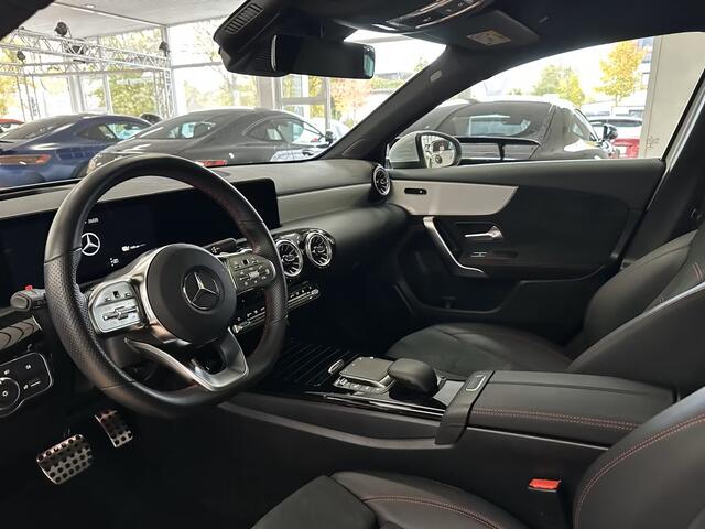 Mercedes-Benz A-KLASSE 250e AMG ** LED, MBUX+, DISTR, PANORAMA, HuD, 2-Zone CLIMA, 19-inch LMV, ** 1e EIG - UNFALLFREI ** ** INFORMEER OOK NAAR ONZE AANTREKKELIJKE FINANCIAL-LEASE TARIEVEN **