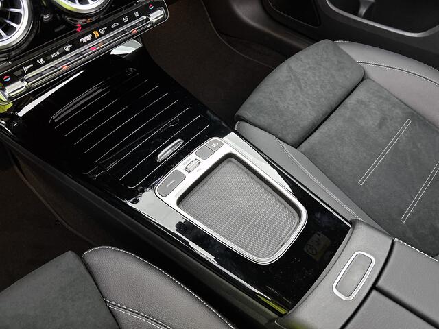 Mercedes-Benz A-KLASSE 250 e Business Solution AMG | AMG Line Plus pakket | Antidiefstalpakket URBAN GUARD PLUS | Smartphone-integratie | Head-up display | Panoramaschuifdak | Nightpakket | Sierdelen aluminium |