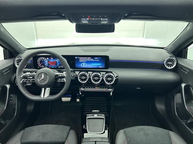Mercedes-Benz A-KLASSE 250 e Business Solution AMG | Nightpakket | Stoelverwarming vooraan | Smartphone-integratie | Panoramaschuifdak | Multibeam LED | Extra USB-poorten | KEYLESS GO |