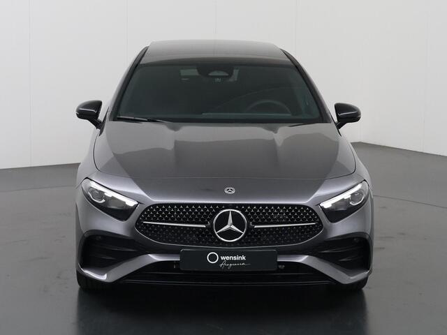 Mercedes-Benz A-KLASSE 250e Business Solution AMG | Panoramaschuifdak | Night | Multibeam Led | Achteruitrijcamera | Afneembare trekhaak |