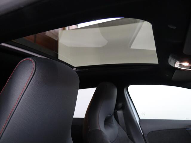 Mercedes-Benz A-KLASSE 250e Star Edition Luxury Line | Panoramaschuifdak | Night | Stoelverwarming voor | Achteruitrijcamera