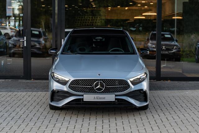 Mercedes-Benz A-KLASSE 180 Business Solution AMG | Panoramaschuifdak | Premium Plus | Head-Up | MULTIBEAM LED | Dodehoekassistent | 19 inch AMG-velgen |