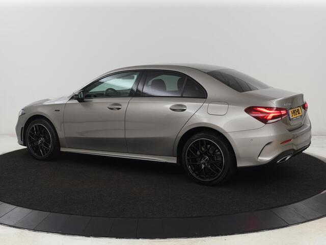 Mercedes-Benz A-KLASSE 250e AMG Limited | Carplay | Stoelverwarming | Camera | Leder/Alcantara | Navigatie | Park Assist | Sfeerverlichting | Full LED | Climate control | Widescreen | Cruise control | PHEV | Plug In
