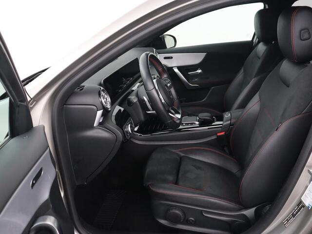 Mercedes-Benz A-KLASSE 250e AMG Limited | Carplay | Stoelverwarming | Camera | Leder/Alcantara | Navigatie | Park Assist | Sfeerverlichting | Full LED | Climate control | Widescreen | Cruise control | PHEV | Plug In