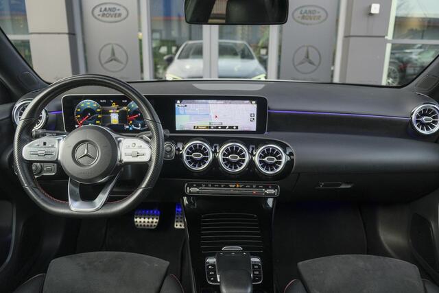 Mercedes-Benz A-KLASSE A220 AMG 190pk Panoramadak Widescreen Night pakket 19" LMV Sfeerverlichting