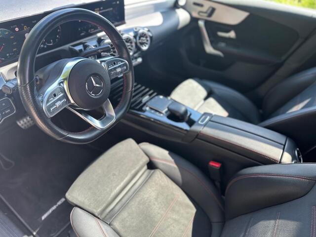 Mercedes-Benz A-KLASSE 180 | AMG | Pano | Memory | Camera | Dealer Onderhouden |