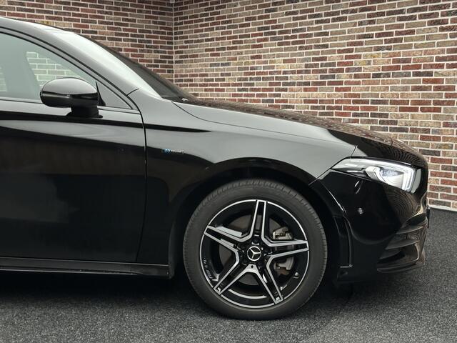 Mercedes-Benz A-KLASSE 250 e AMG Limited | Sfeer| Wide Screen| Camera| Dealer onderhouden|