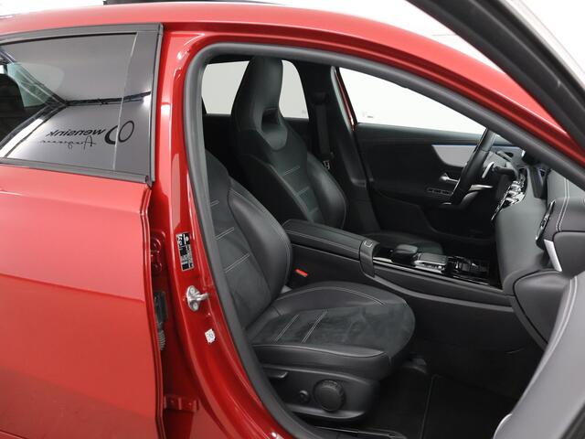 Mercedes-Benz A-KLASSE 250 e Business Solution AMG Limited | Night | Panoramadak | Multibeam | Rijassistentiepakket Plus |