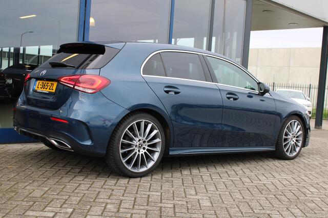 Mercedes-Benz A-KLASSE 180 AUT7 AMG LINE 19'' SFEER WIDESCREEN CAMERA <<NL AUTO>>