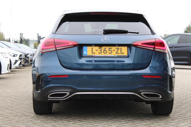 Mercedes-Benz A-KLASSE 180 AUT7 AMG LINE 19'' SFEER WIDESCREEN CAMERA <<NL AUTO>>