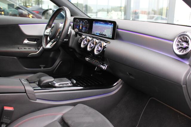 Mercedes-Benz A-KLASSE 180 AUT7 AMG LINE 19'' SFEER WIDESCREEN CAMERA <<NL AUTO>>